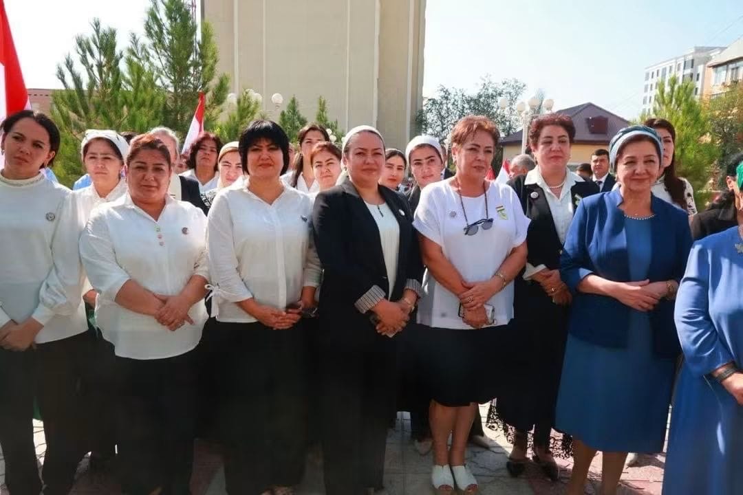 Рамзи Истиқлолият ва дониш: бинои нави мактаб ифтитоҳ шуд
