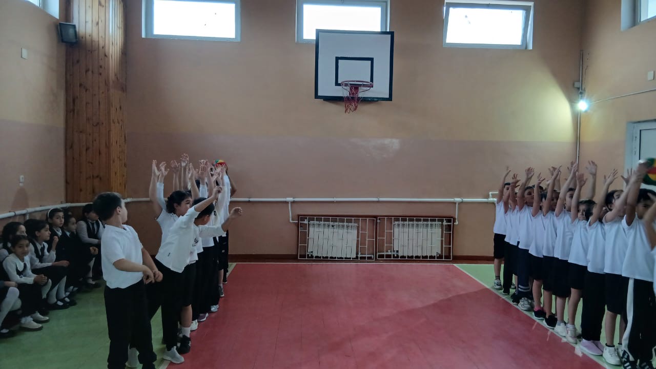 «Веселый старт»: эстафета  в начальных классах