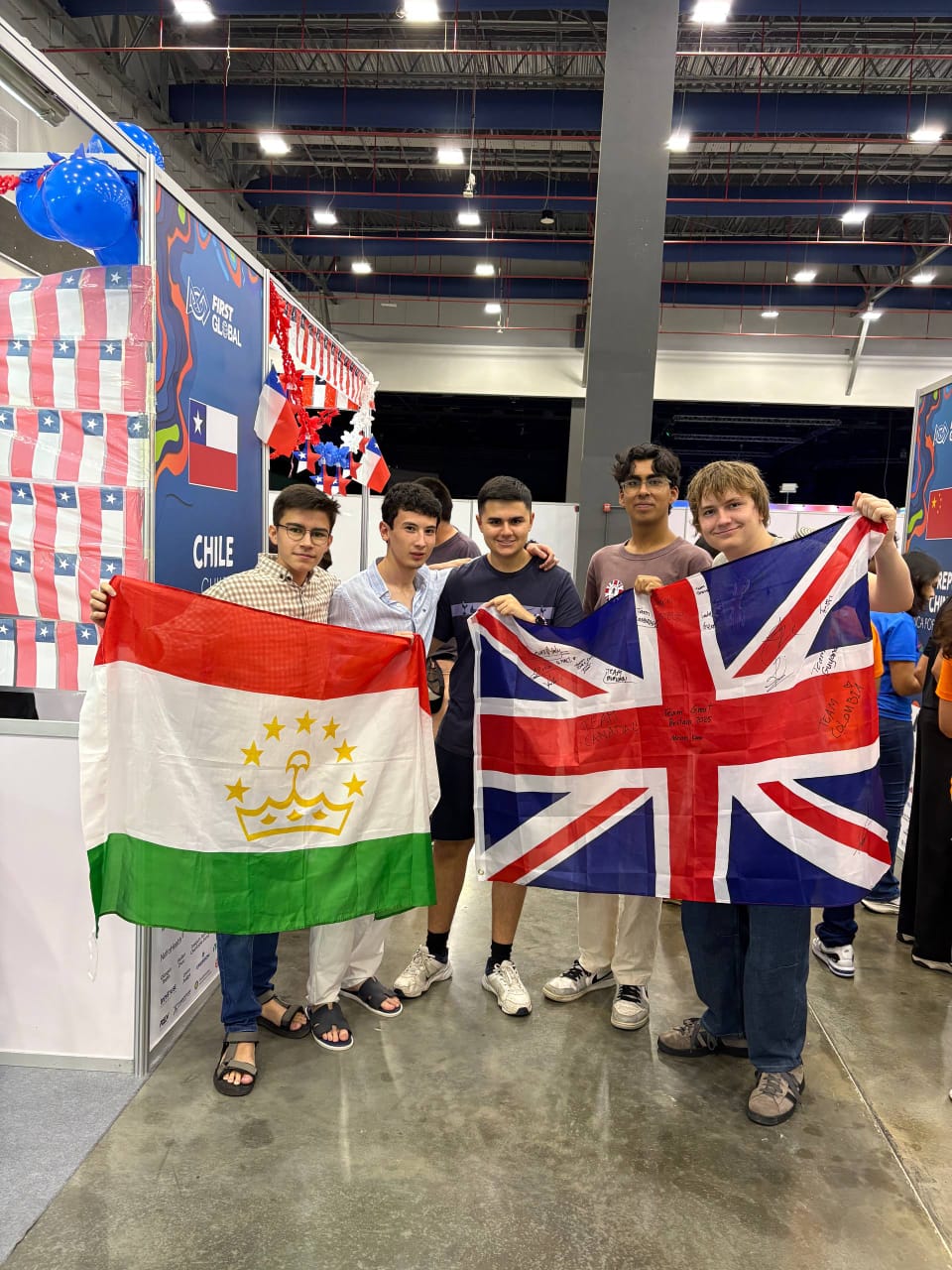 🌍🤖 Гордость школы!  Наш ученик Мухиддинов Амирджон достойно представляет нашу страну на Международной олимпиаде по робототехнике FIRST Global, которая проходит в городе Панама 🇵🇦!