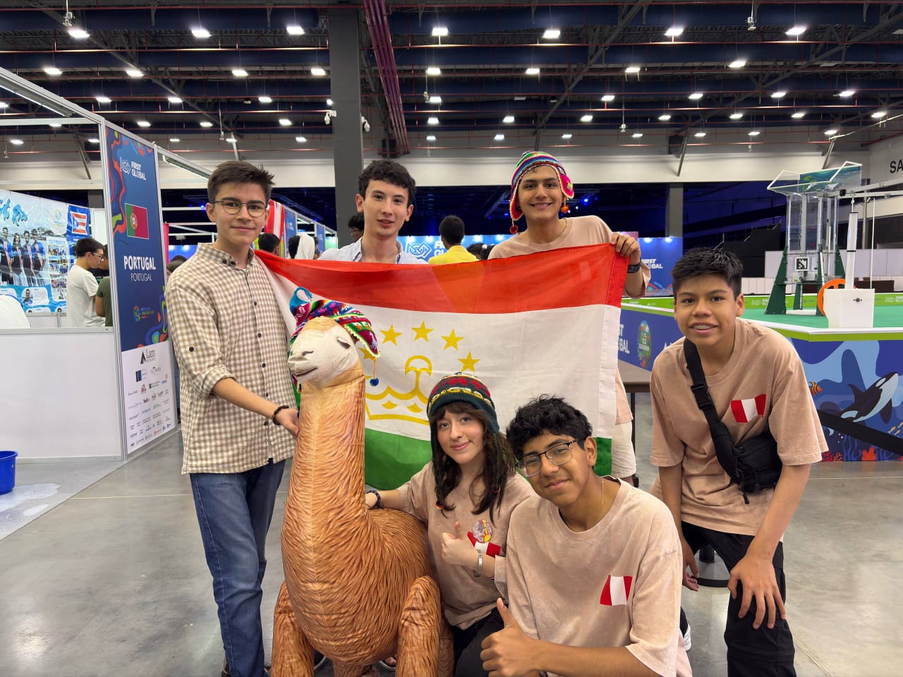 🌍🤖 Гордость школы!  Наш ученик Мухиддинов Амирджон достойно представляет нашу страну на Международной олимпиаде по робототехнике FIRST Global, которая проходит в городе Панама 🇵🇦!