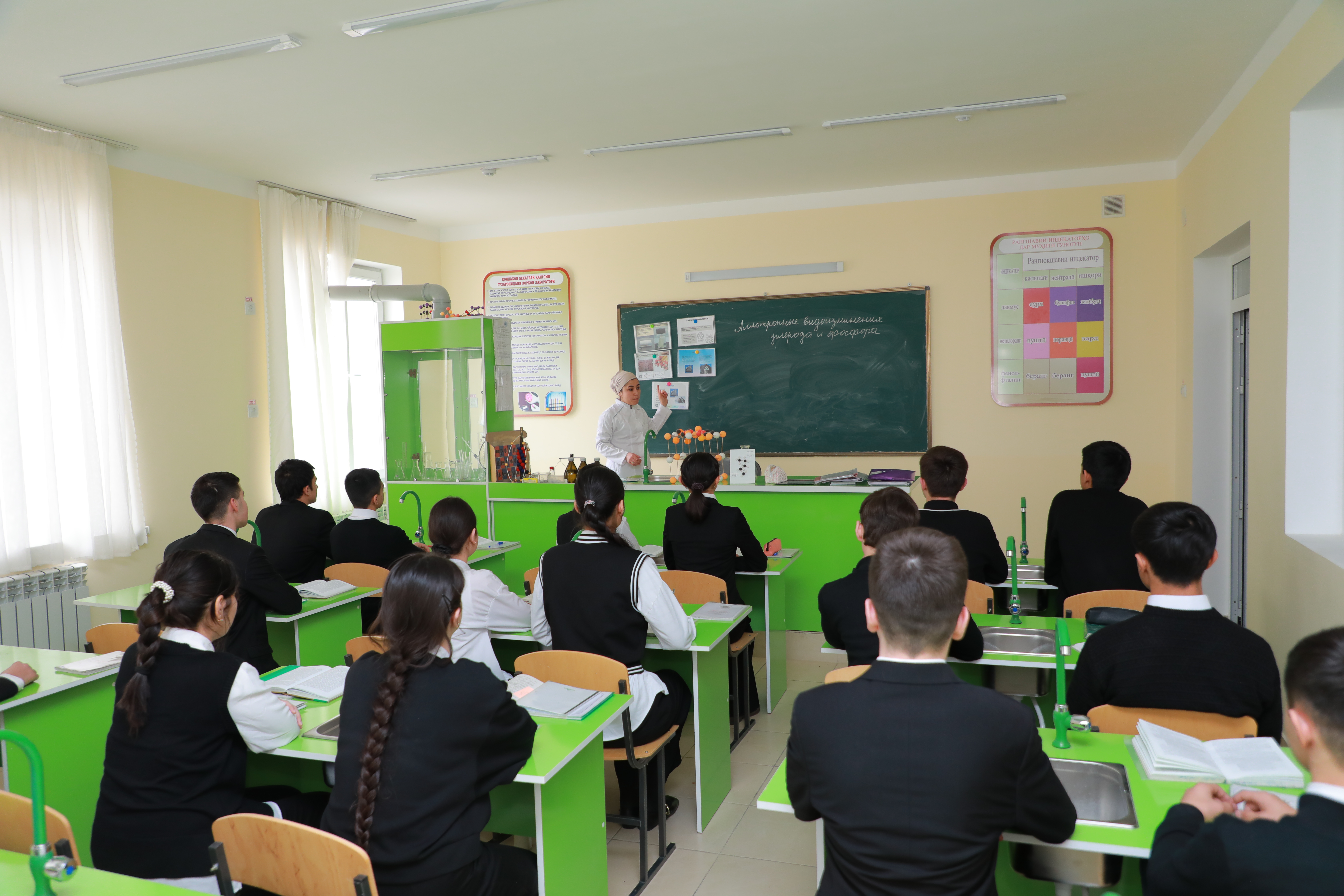 Практическое занятие по химии в 9 Б классе, учитель Алиева Ф.